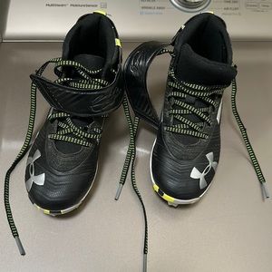 Boys Cleats size 1Y, worn once!